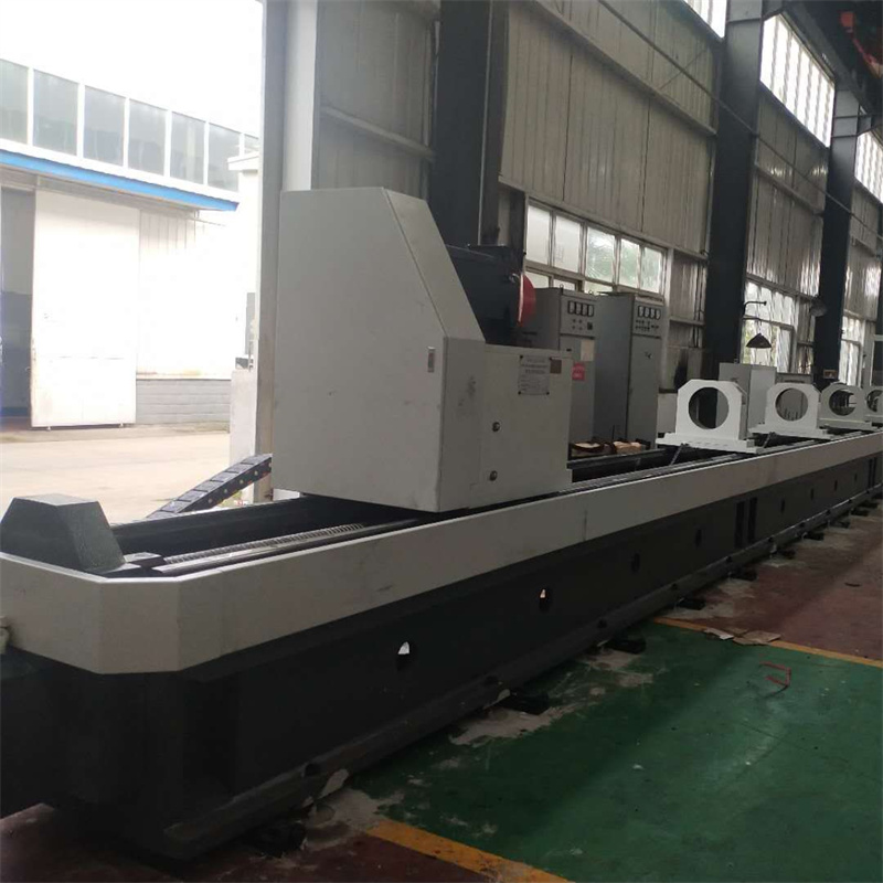 เครื่องคว้านและกัดแนวนอน